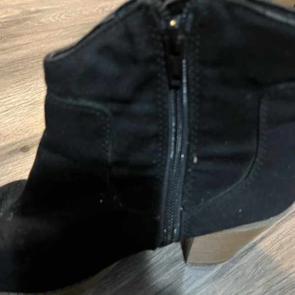 Cute black faux suede cowboy booties ! Size 8 - Picture 3 of 7